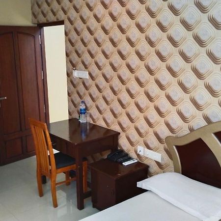 Hotel Falcon Thiruvananthapuram Esterno foto
