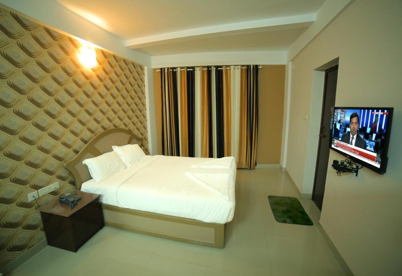 Hotel Falcon Thiruvananthapuram Esterno foto