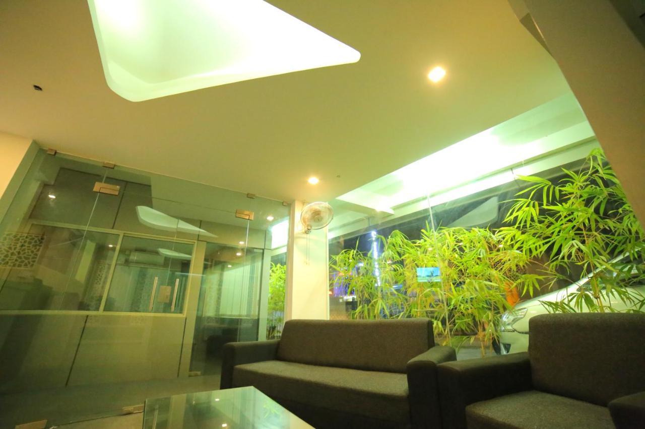 Hotel Falcon Thiruvananthapuram Esterno foto