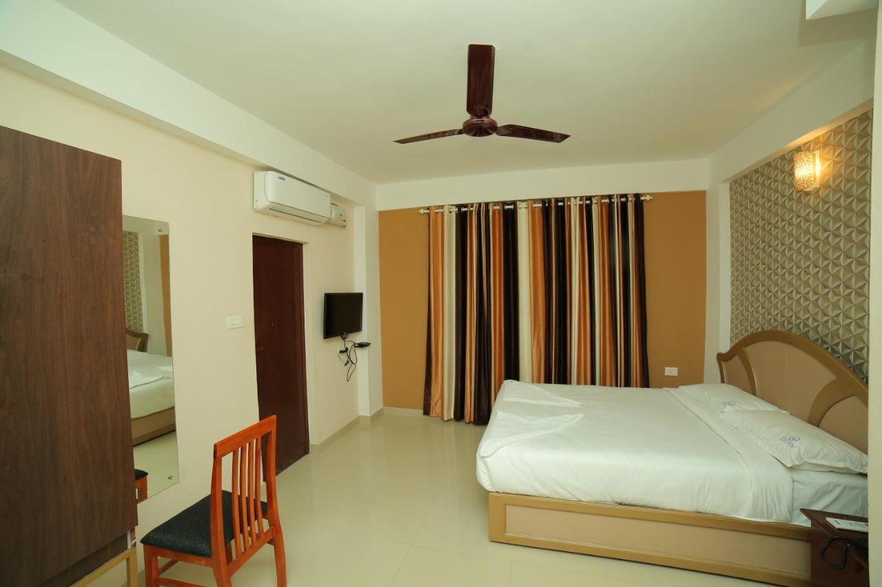 Hotel Falcon Thiruvananthapuram Esterno foto