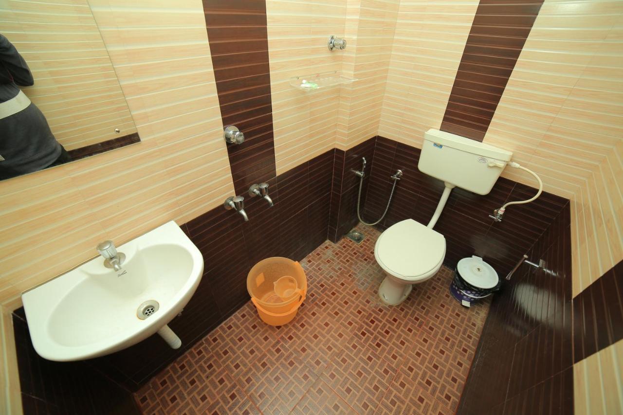 Hotel Falcon Thiruvananthapuram Esterno foto