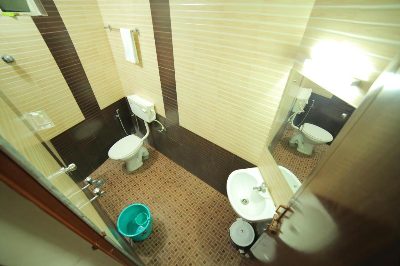 Hotel Falcon Thiruvananthapuram Esterno foto