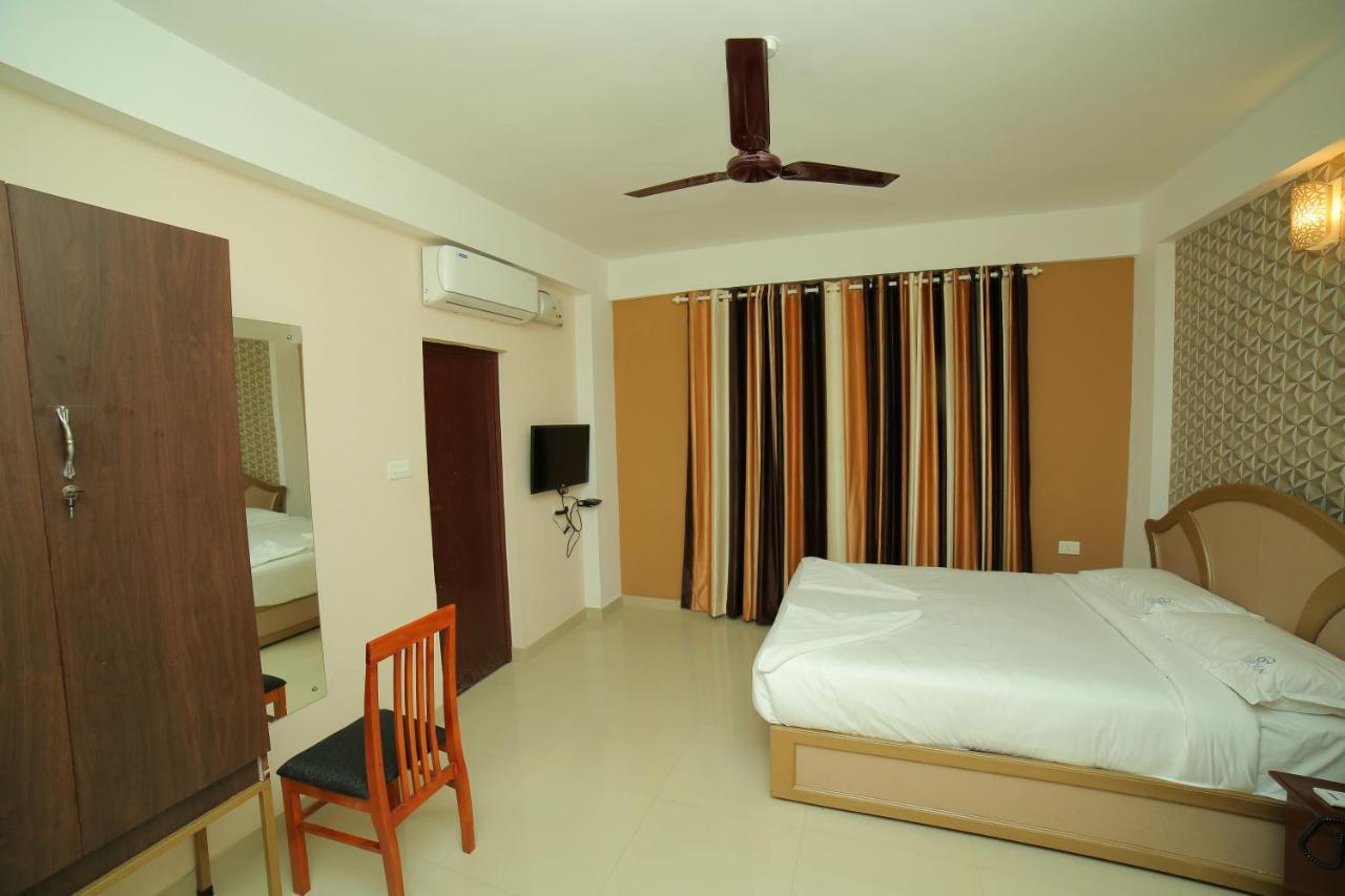Hotel Falcon Thiruvananthapuram Esterno foto