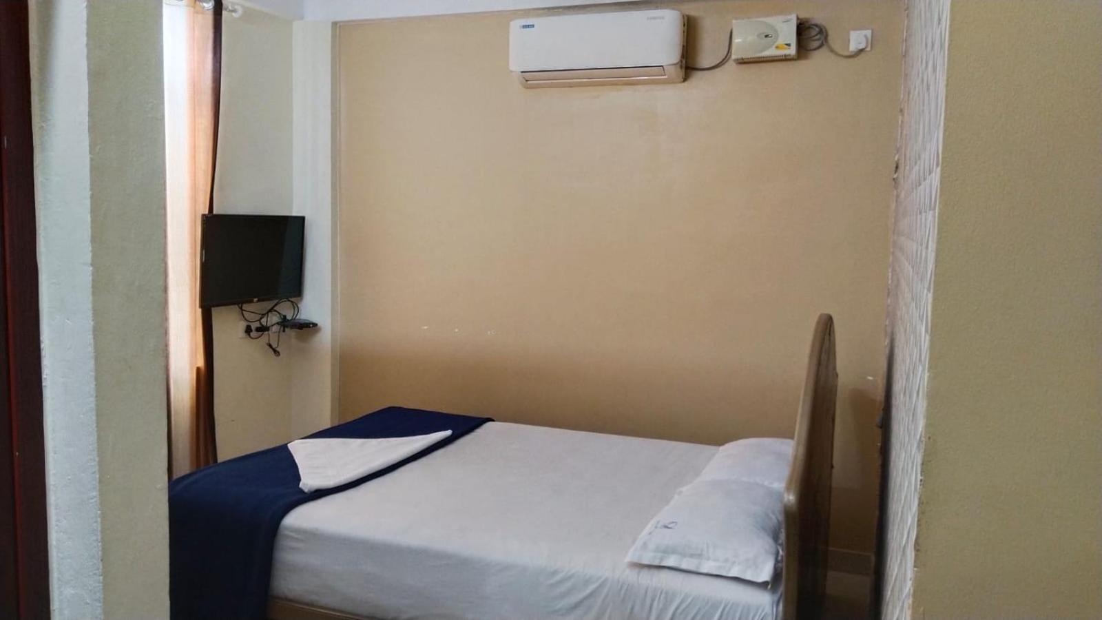 Hotel Falcon Thiruvananthapuram Esterno foto