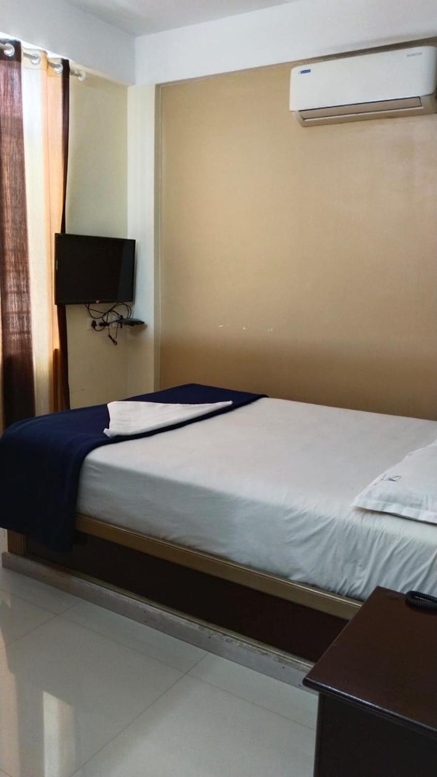 Hotel Falcon Thiruvananthapuram Esterno foto