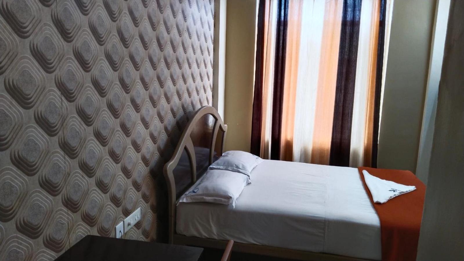 Hotel Falcon Thiruvananthapuram Esterno foto