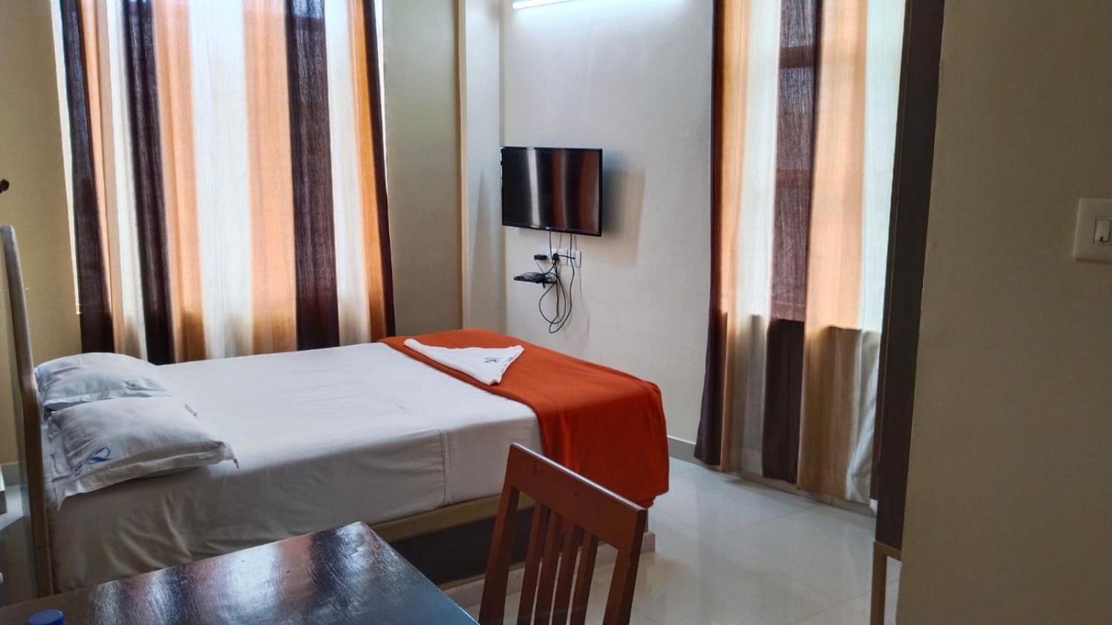 Hotel Falcon Thiruvananthapuram Esterno foto