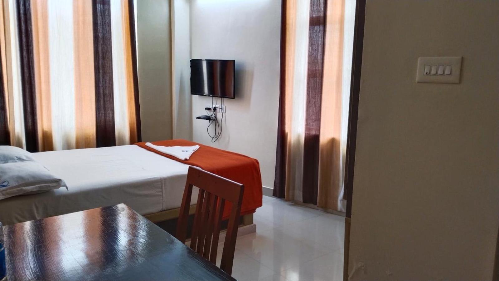 Hotel Falcon Thiruvananthapuram Esterno foto